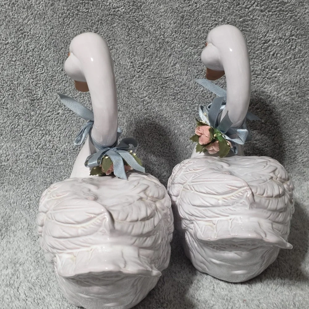 Vintage White Swans Set Of 2 With Flowers Country Cottage